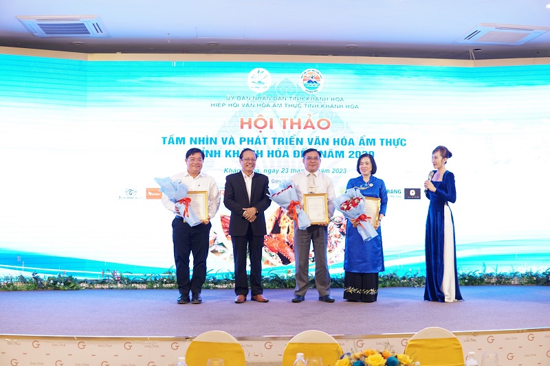 TRAO CHỨNG NHẬN 3 MÓN ẨM THỰC TIÊU BIỂU VIỆT NAM CỦA TỈNH KHÁNH HÒA