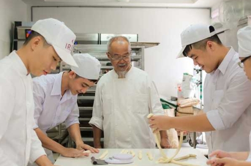Đầu bếp Việt kiều mở trường miễn phí ở Sài Gòn