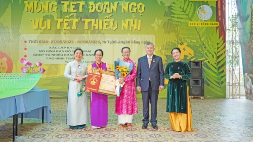 TÔN VINH TINH HOA ẨM THỰC TRUYỀN THỐNG VIỆT CÙNG NGHỆ NHÂN NGUYỄN HỒ TIẾU ANH VỚI MÔ HÌNH BẢN ĐỒ BÁNH ĐẬU XANH TRÁI CÂY BỐN MÙA