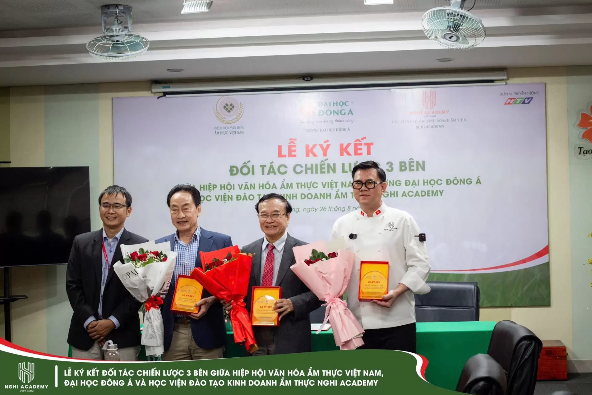Lễ ký kết hợp tác chiến lược 3 bên giữa Trường Đại học Đông Á, Hiệp hội Văn hóa Ẩm thực Việt Nam (VCCA) và Học viên Đào tạo kinh doanh Ẩm thực Nghi Academy