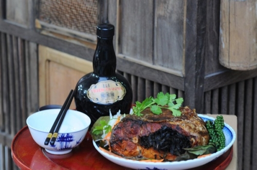 Hấp dẫn món cá kho vùi trấu