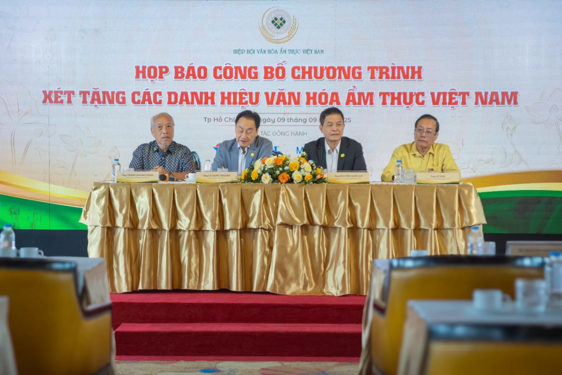 HỌP BÁO CÔNG BỐ CHƯƠNG TRÌNH VINH DANH CÁC DANH HIỆU VĂN HOÁ ẨM THỰC VIỆT NAM LẦN THỨ NHẤT