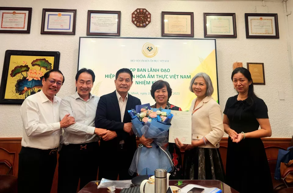 Chúc mừng Tân phó chủ tịch Hiệp hội Văn hóa Ẩm thực Việt Nam - Bà Lê Thị Thiết